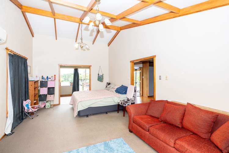 90 Houchens Road Glenview_13