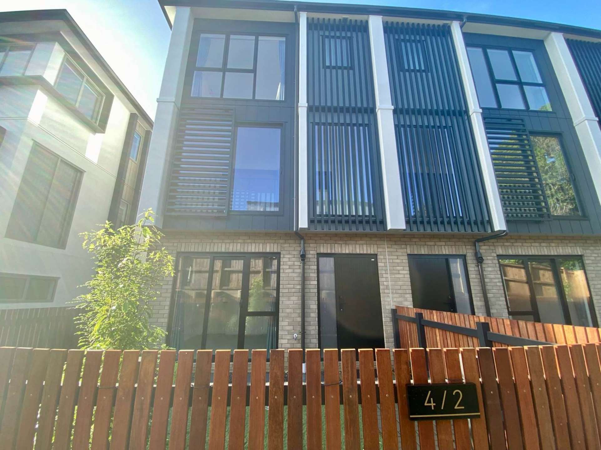 4/2 The Boulevard Sunnyhills_0