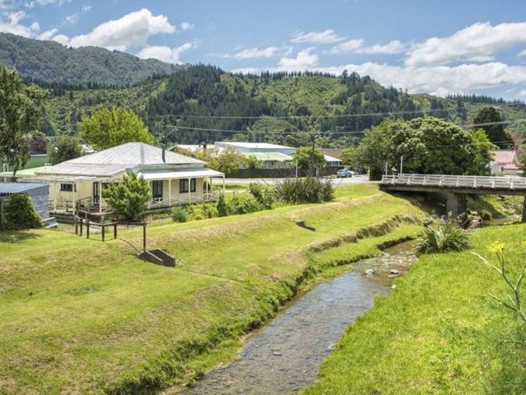 54 Broadway Picton_1