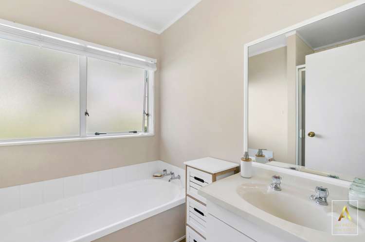 8 Sherpa Place Massey_14