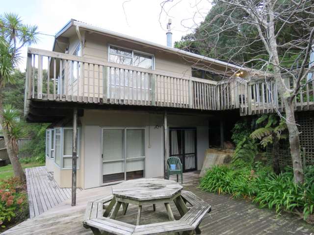 Iconic Kiwiana Bach - Moureeses Bay