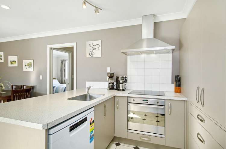 22a Bartlett Grove Tawa_3