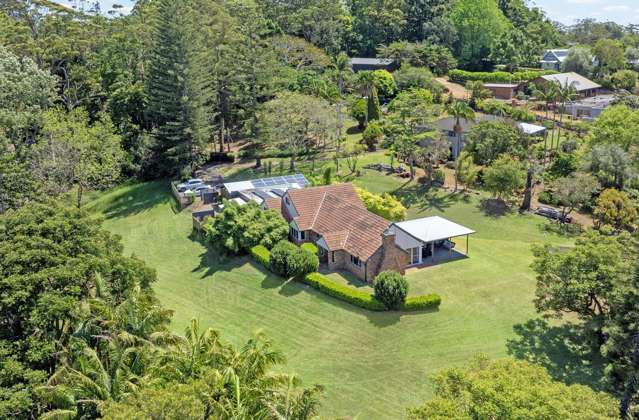 Idyllic Dual Living Acreage Lifestyle Estate