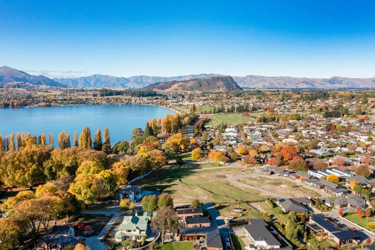 2 Kelliher Drive and 1 Ashgrove Lane Wanaka_4