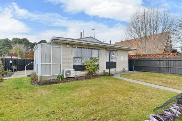 * UNDER OFFER * Great Little Starter or Investment