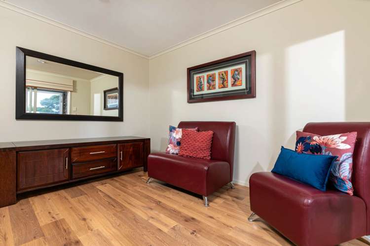 9 Dressage Lane Greenhithe_6