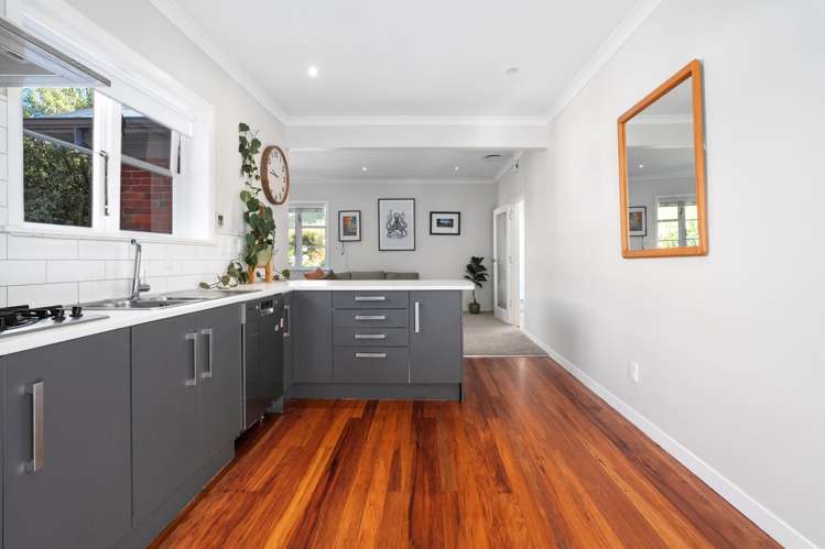 544 Broadway Strathmore Park_14