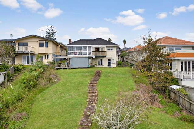 Coastal Elegance in Rothesay Bay