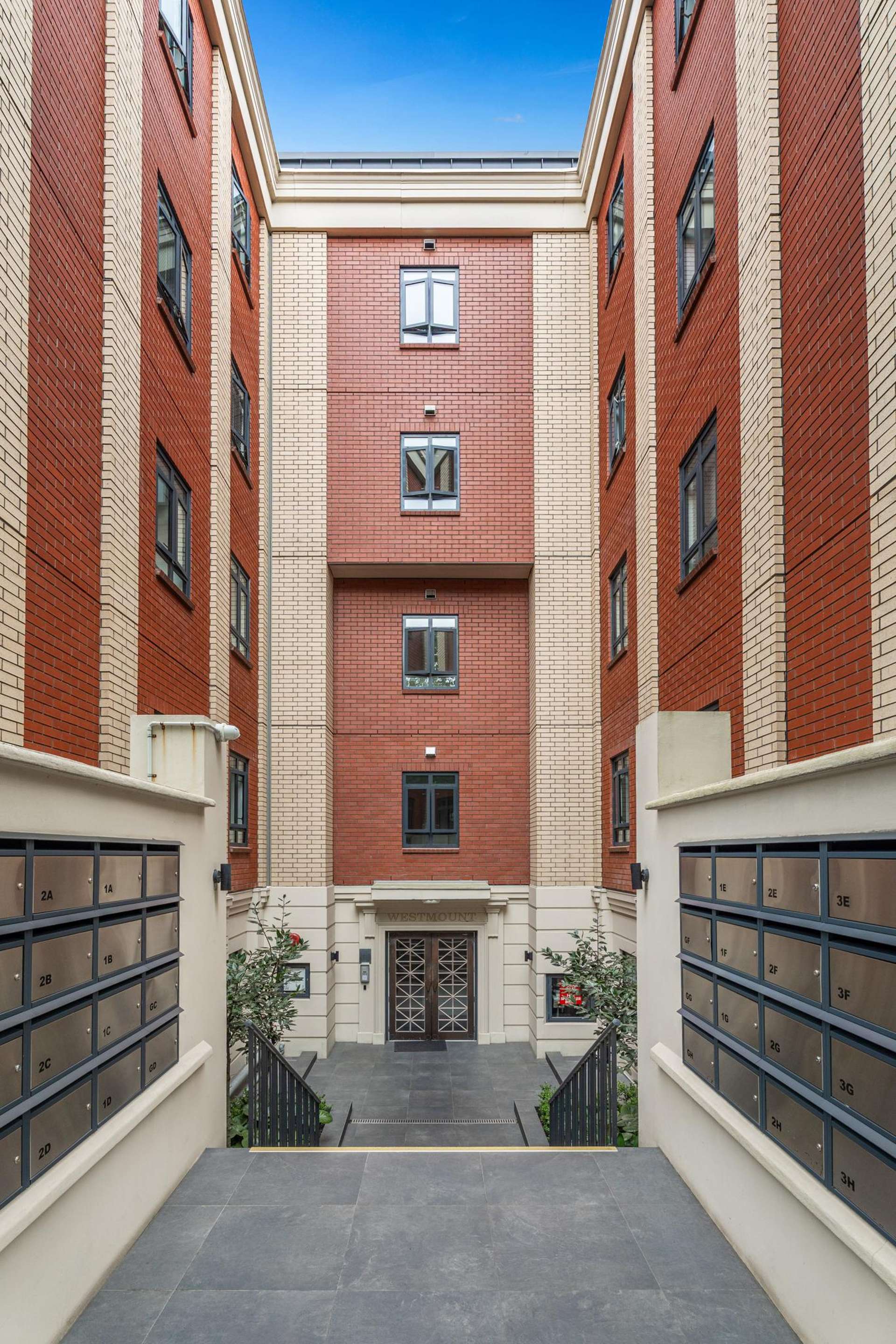 GD/23 Upper Queen Street Auckland Central_0