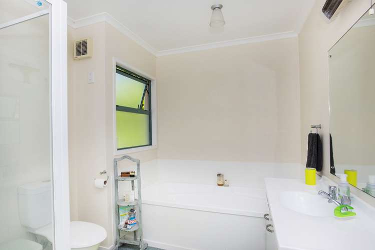 64 Moana Road Okitu_9