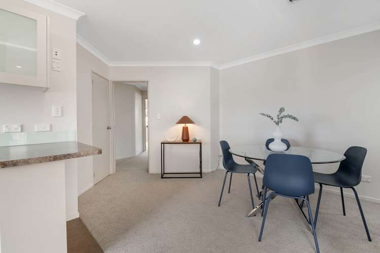 2/8a Target Road Totara Vale_5