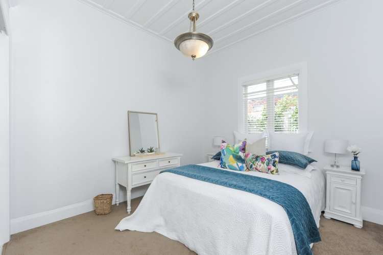 2 Kingsview Road Mount Eden_11