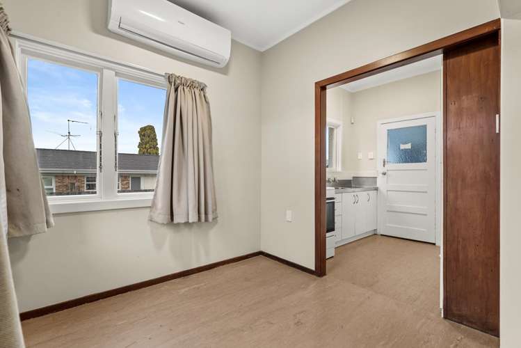 23 Railway Street West_4