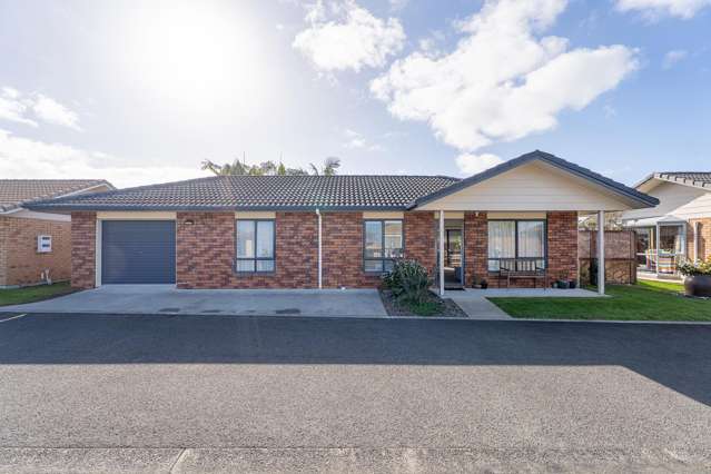 Fully renovated brick beauty - gated Mayfair Close
