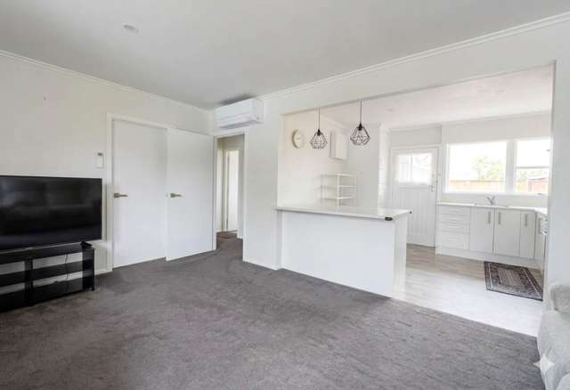 2/216a Edmonton Road Te Atatu South_1