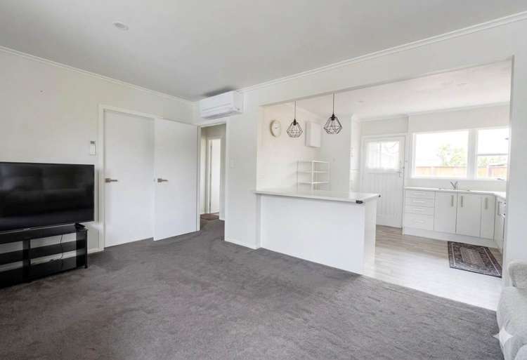 2/216a Edmonton Road Te Atatu South_1