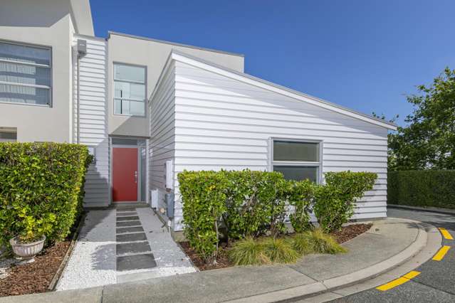 Fresh interiors, big garden, outstanding location