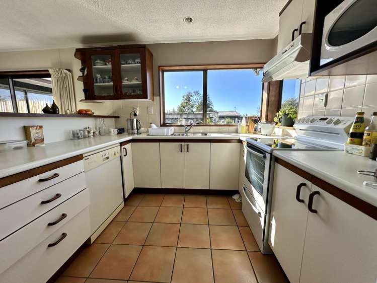 32 Borrowdace Avenue Botany Downs_8