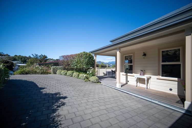 7 Banff Way Toi Toi_22