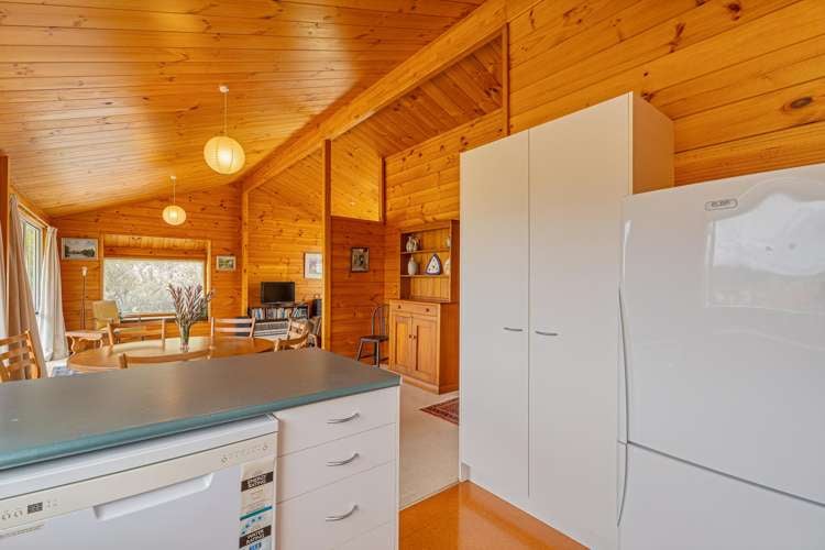 6 Lake Court Pauanui_11