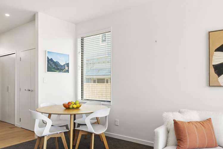 1/166 Queens Drive Lyall Bay_10