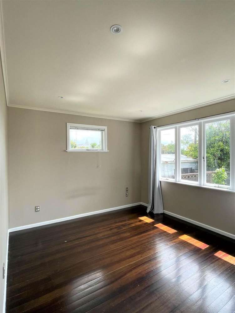 8 Grainger Road Te Atatu South_17