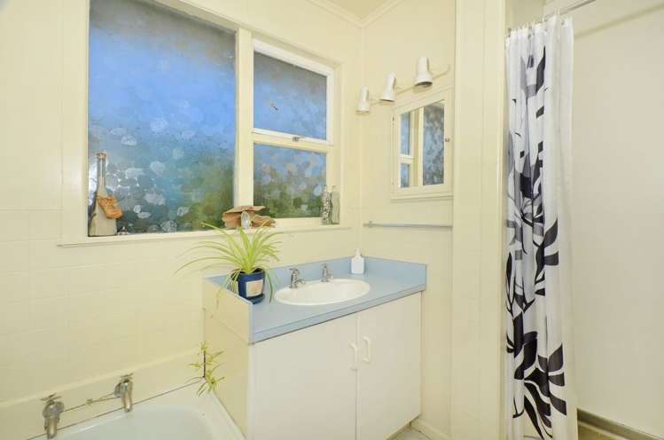 7 Clotworthy Crescent Onerahi_8