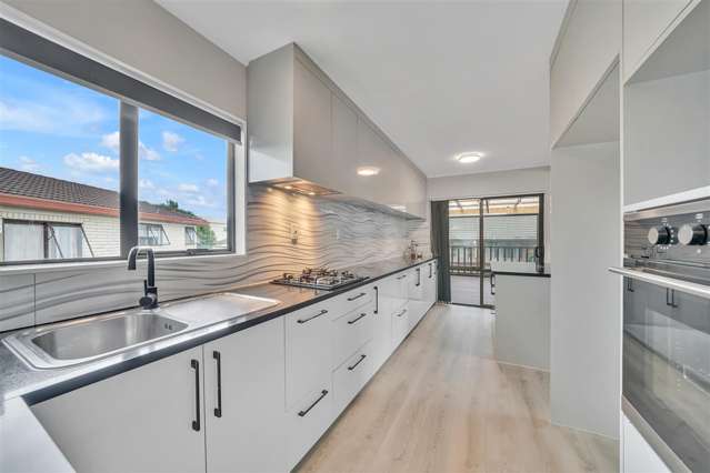 2/24 Norrie Smith Avenue Flat Bush_1