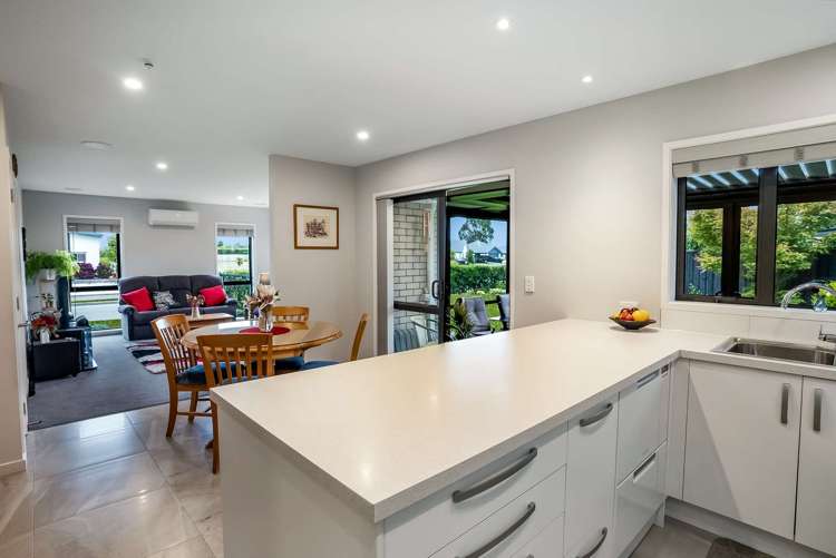 57 Sunline Avenue Lincoln_7