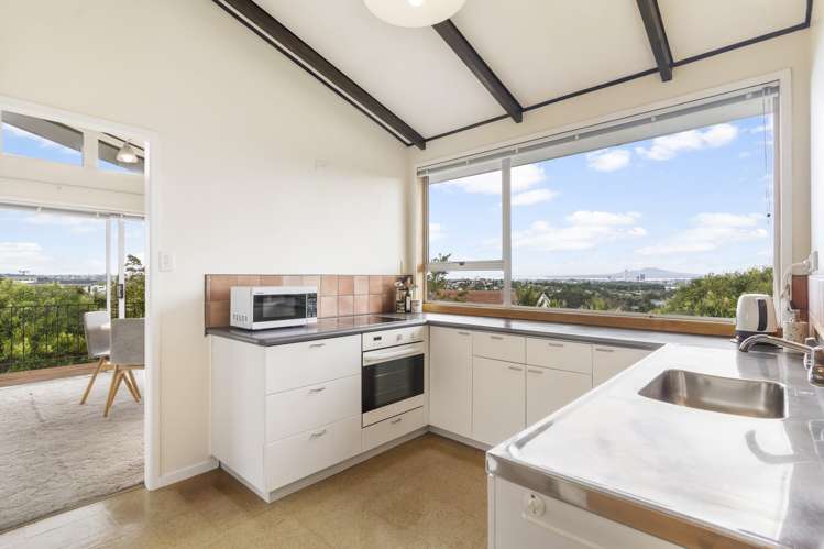 2/253 Glenfield Road Hillcrest_6