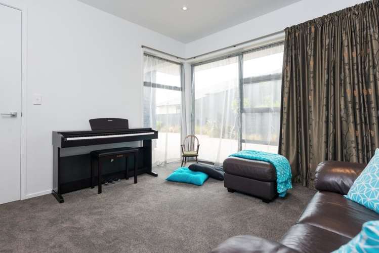 7 Crater Close Pyes Pa_18