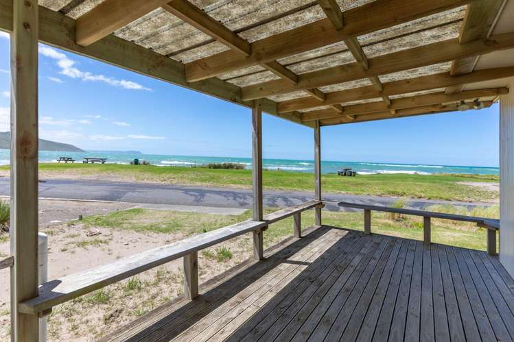 54 Akitio Esplanade Akitio_2