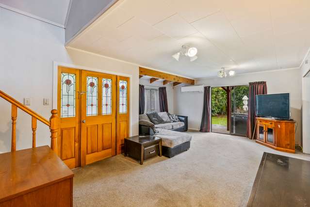 56 Larchmont Grove Totara Park_2