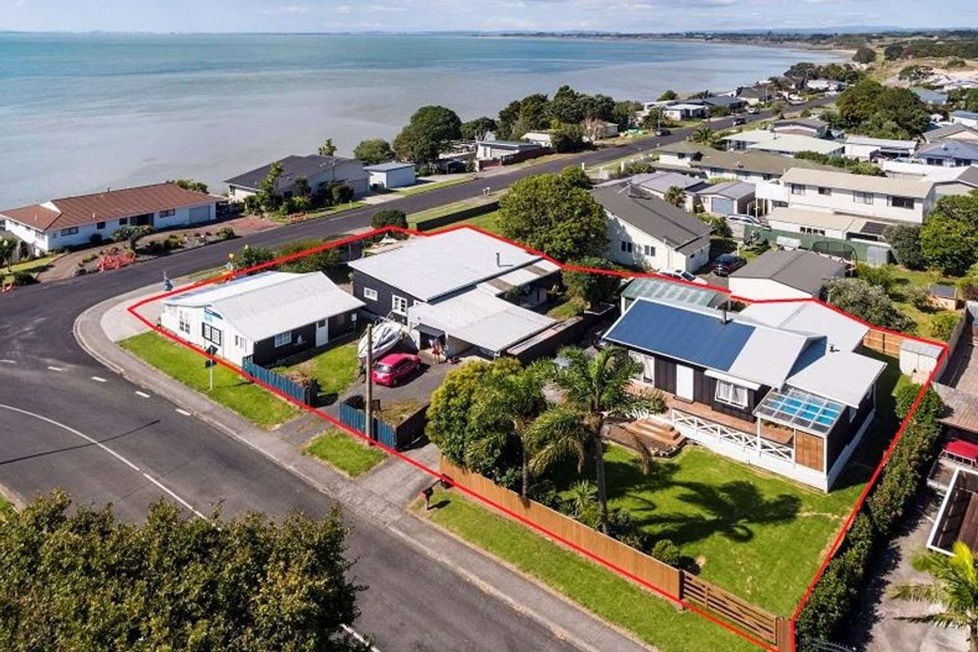 1 Crispe Road  & 1 Clarks Beach Road Clarks Beach_0