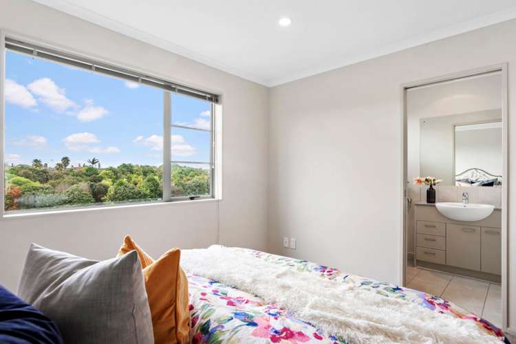 5 Savona Drive Flat Bush_9