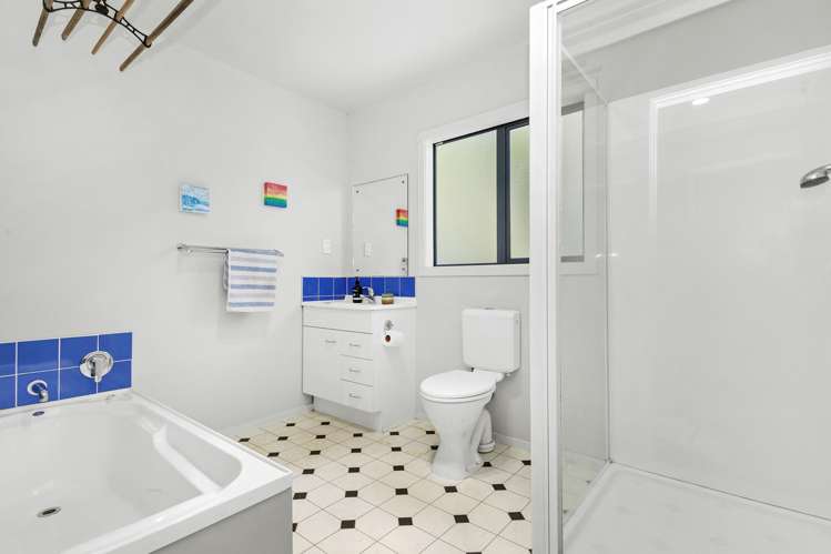 6 Lowry Heights Stokes Valley_7