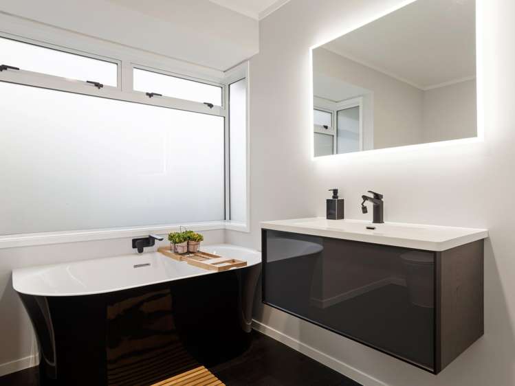 2 Brookbank Place Glenview_18