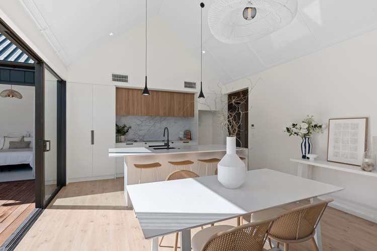 9/15 Racecourse Avenue_5