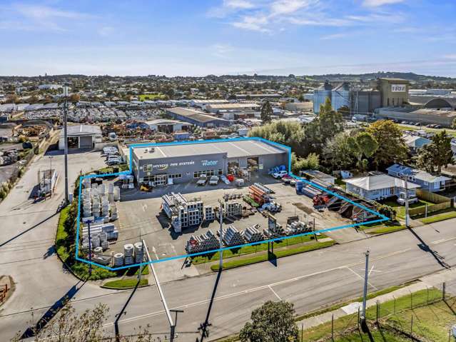 Modern Takanini Warehouse + Yard