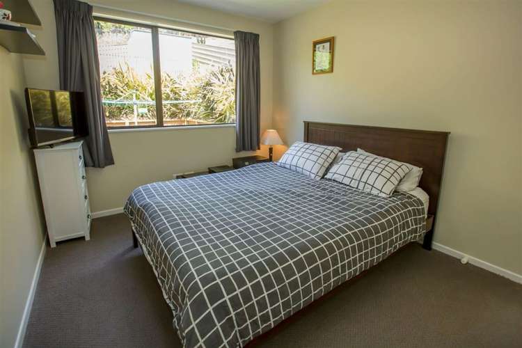 76 Omapere Street Whitby_13