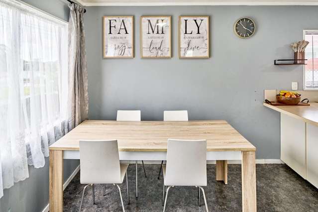 216 Sievers Grove Cannons Creek_4