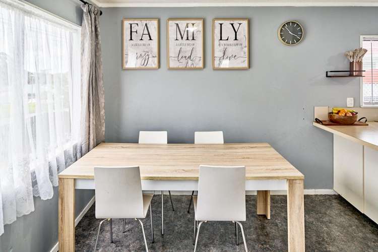 216 Sievers Grove Cannons Creek_4