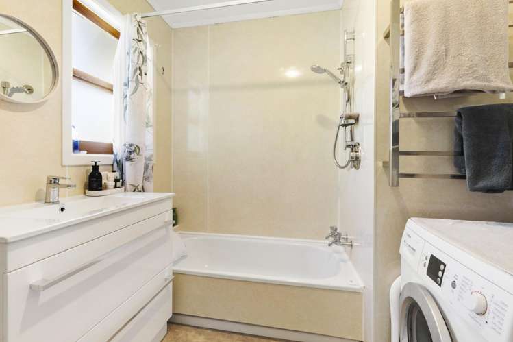 92a Churton Drive Churton Park_12