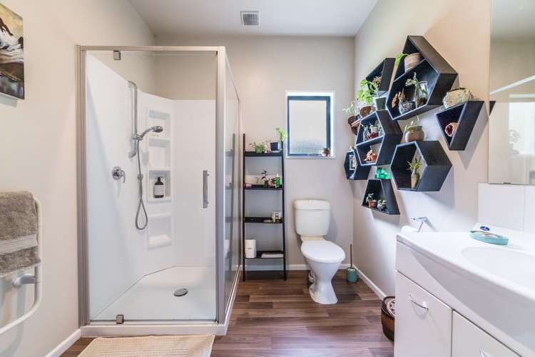 5693 West Coast Road Springfield_17