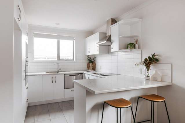 2/4 Greystone Place Omokoroa_1