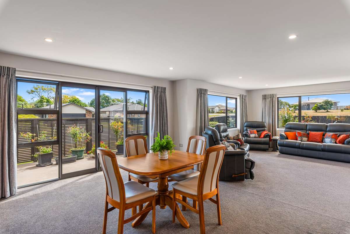 24 Barry Curtis Place_5