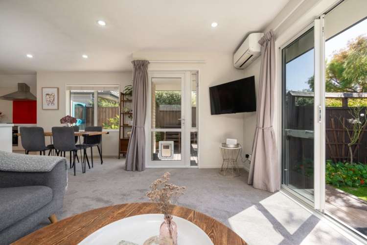 23 Famille Close Yaldhurst_6