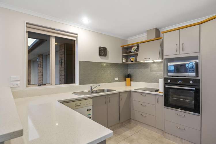 13/17 Simmonds Grove Greerton_9