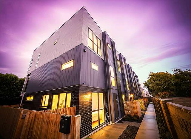 URGENT SALE - Prestige Living in Epsom DGZ