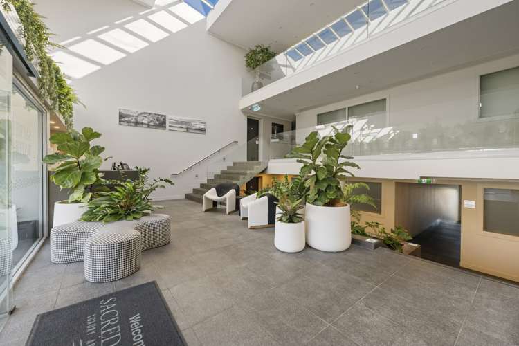 1/225 Lake Terrace Waipahihi_24